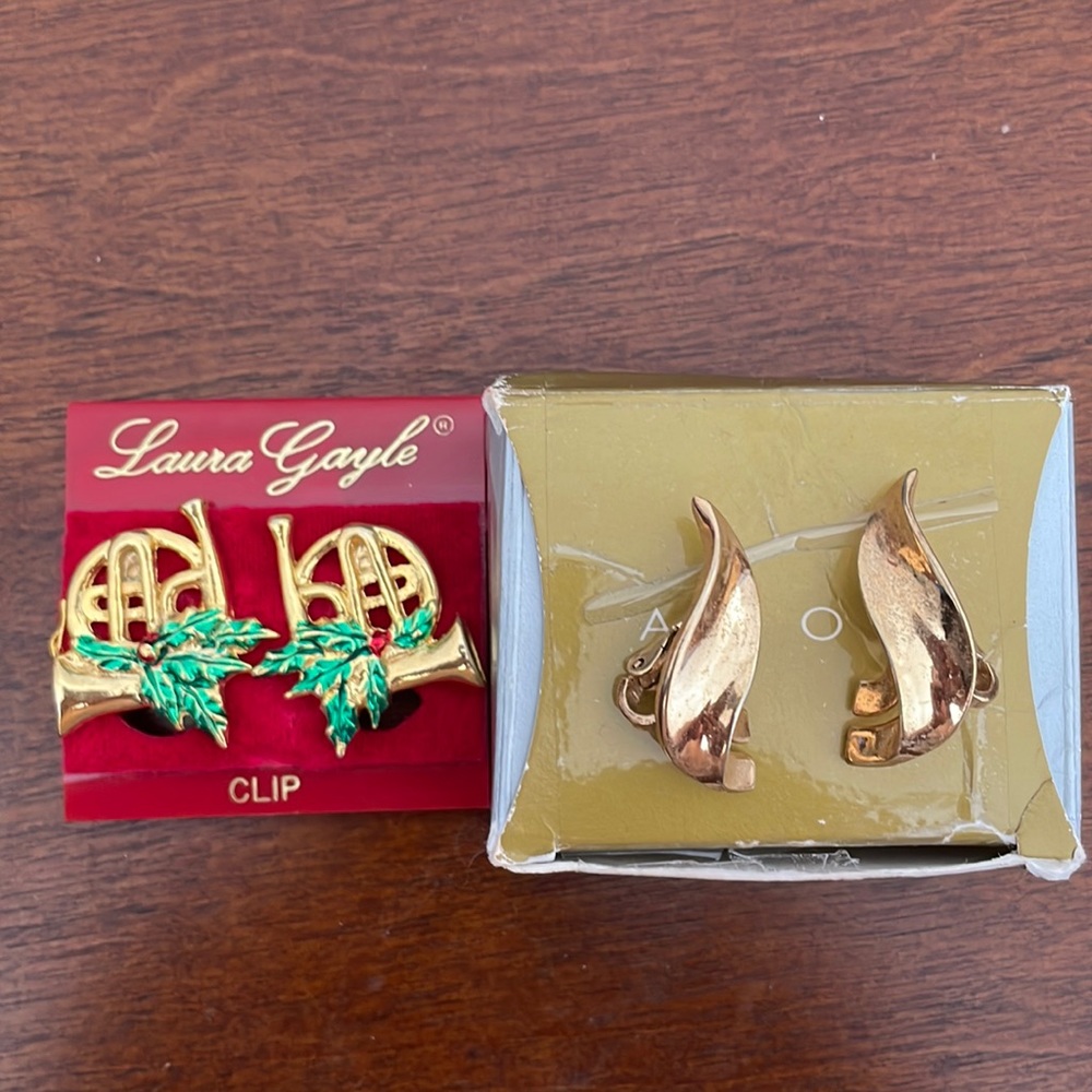 TWO Vintage Golden Earrings Clips Laura Gayle